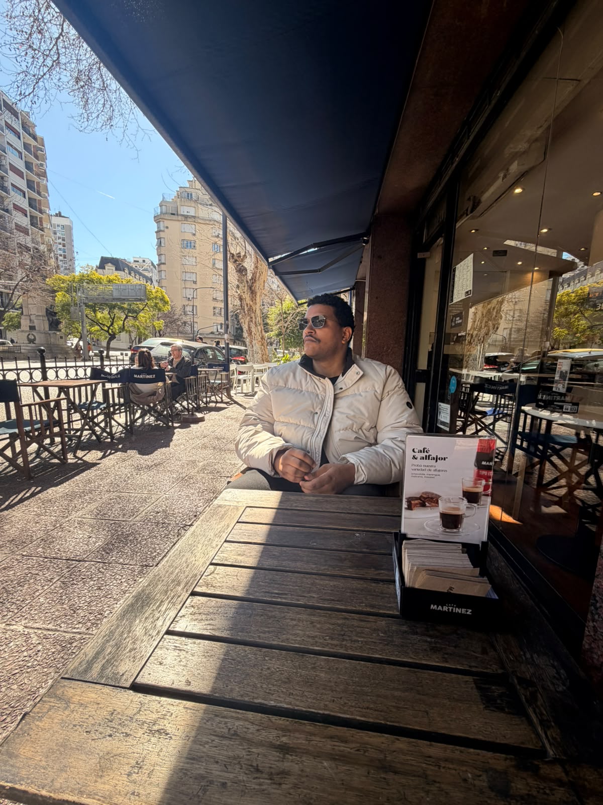 Digital nomad couple travelling