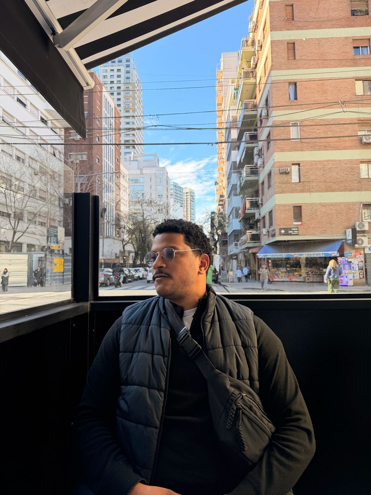 Digital nomad couple travelling